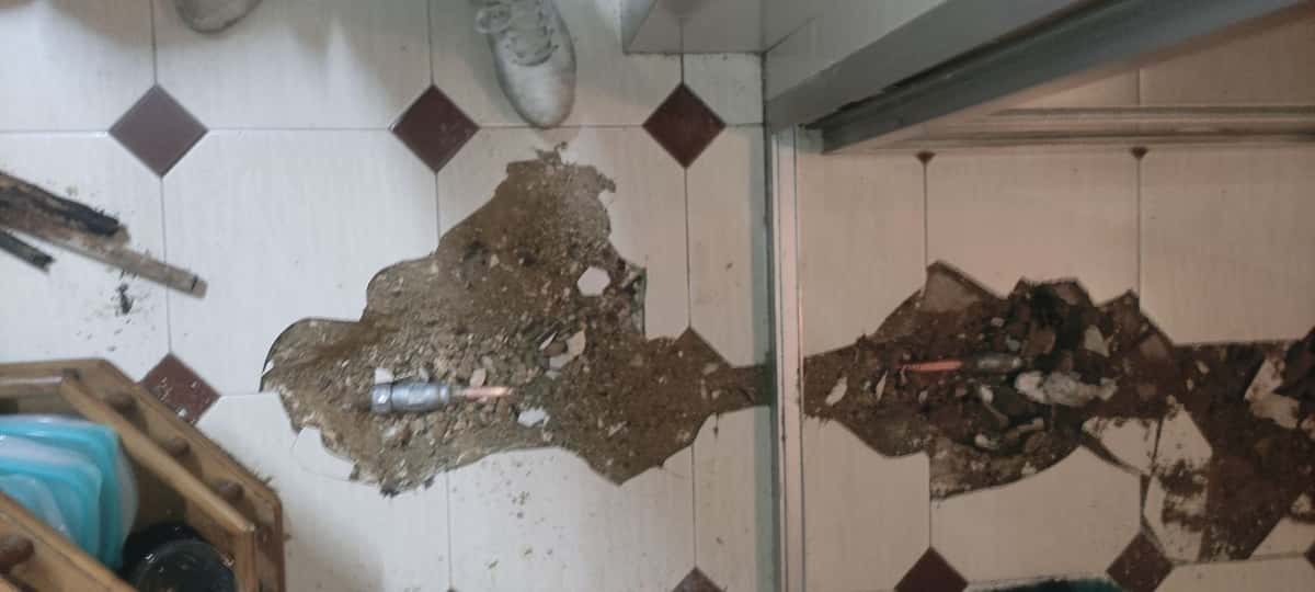 Rotura de tubería de hierro de agua potable en cocina